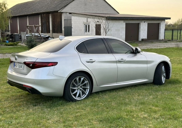 Alfa Romeo Giulia cena 84900 przebieg: 153700, rok produkcji 2017 z Leśnica małe 121